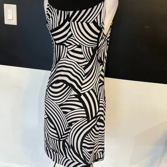 White House Black Market Graphic Print Dress | Size 2 | With Pockets - Picture 12 of 14